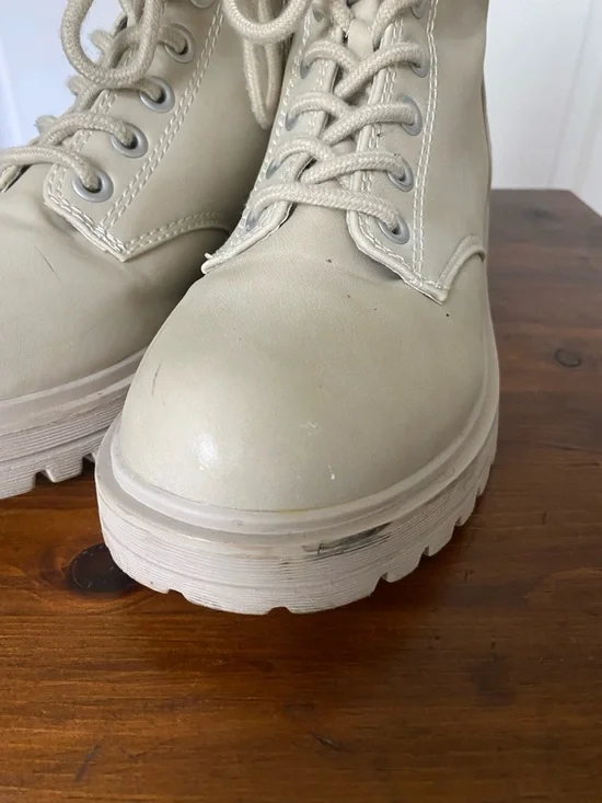 Women’s Chunky Lace-Up Combat Boots - Beige Size 8.5 - Picture 3 of 9